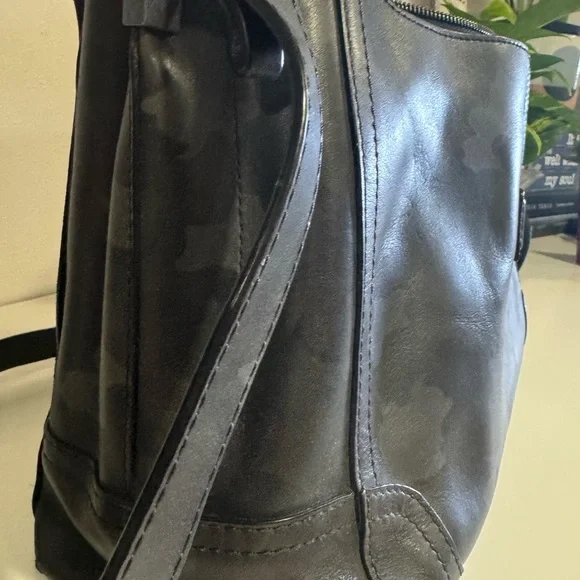 Frye Charlie Shoulder Bag real leather in Camo (black) - Picture 6 of 11